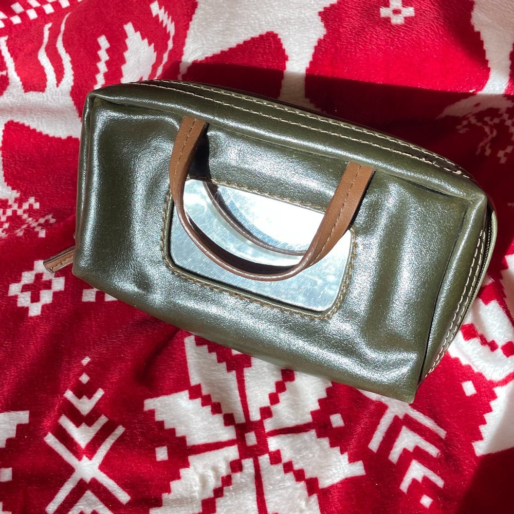 OMG Cute! Tiny zippered bag with mirror